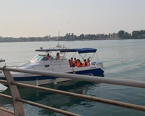 Perjalanan menyelam di Laut Merah bersama instruktur.