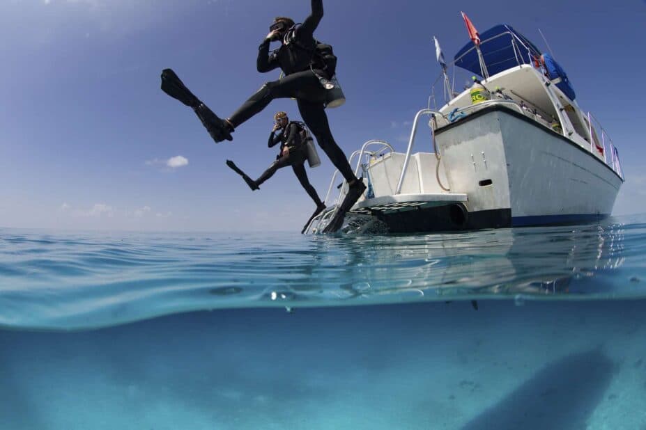 Perjalanan menyelam di Laut Merah bersama instruktur.