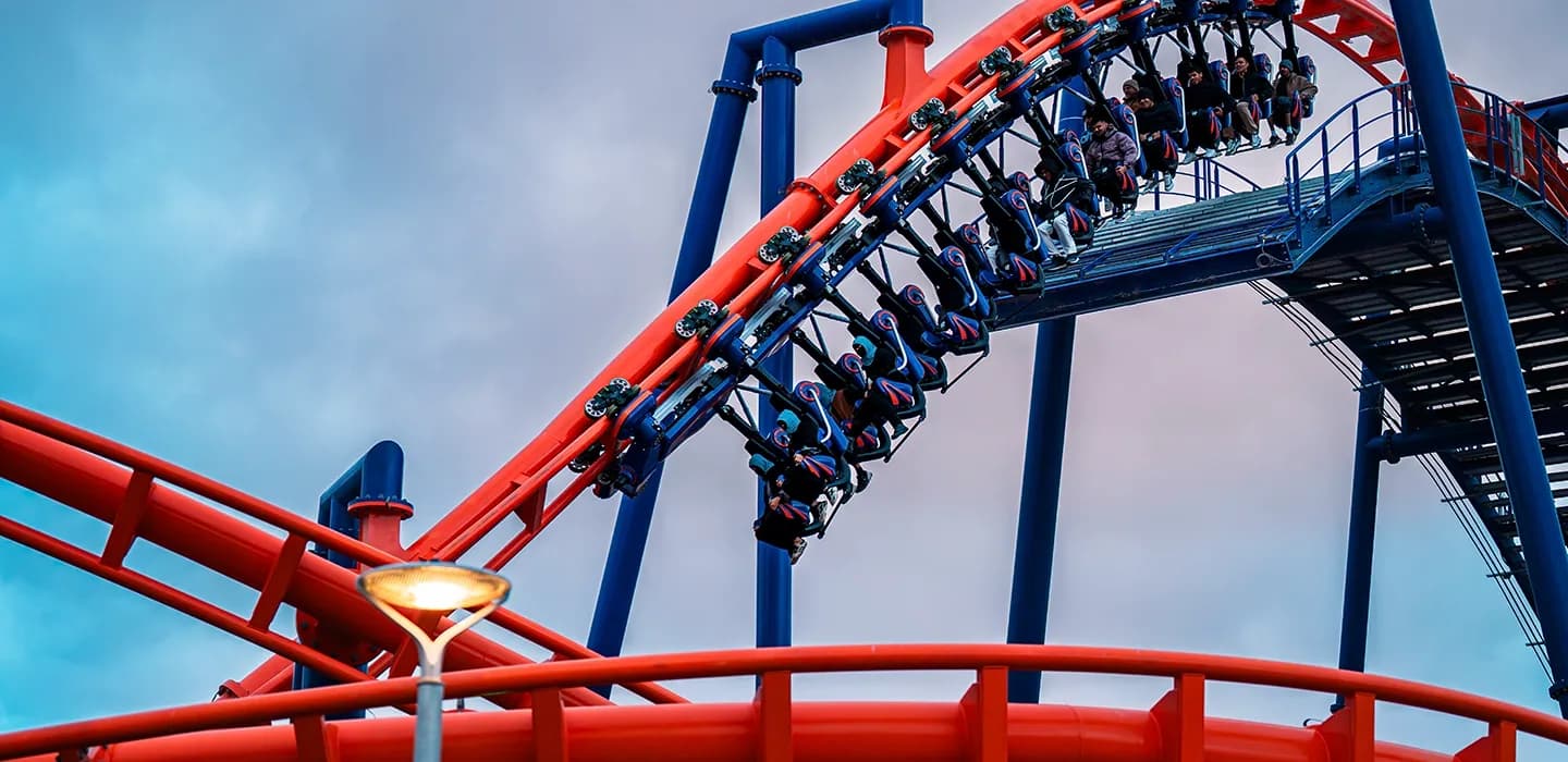Menginap dua malam di hotel bintang 4 dan tiket Six Flags Aquariba untuk 5 orang termasuk transportasi.