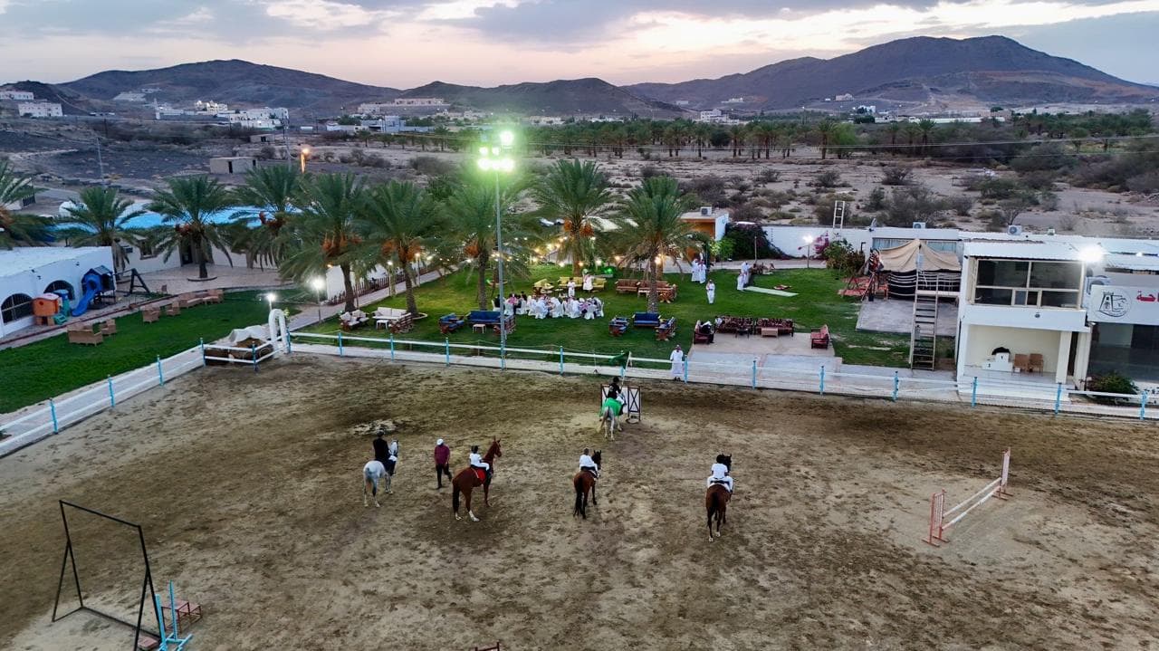 Rasakan pengalaman berkuda di Fal Al Ezz Equestrian Center.
