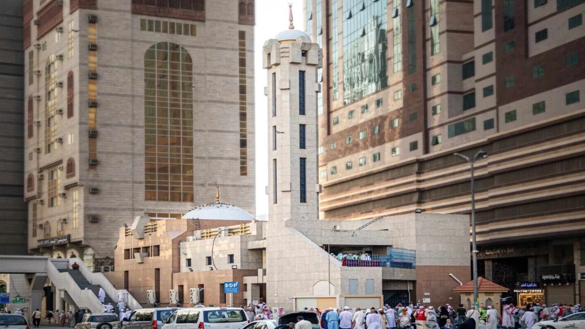 Tur keliling masjid-masjid bersejarah di Mekah, dimulai dari Masjidil Haram hingga Masjidil Haram.