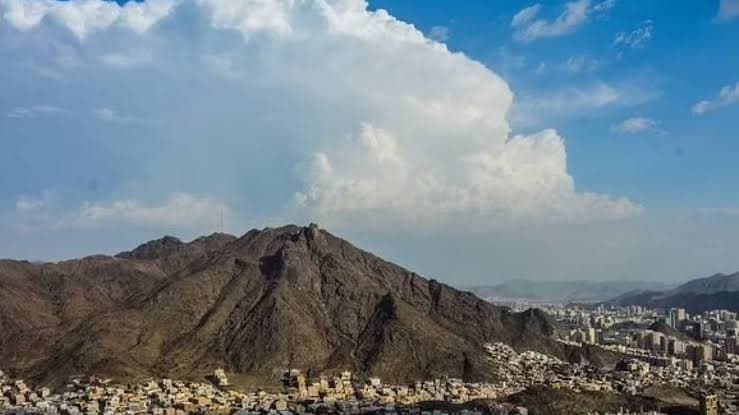 Rute Ziarah: Perjalanan Wisata di Antara Cahaya Tempat-Tempat Suci