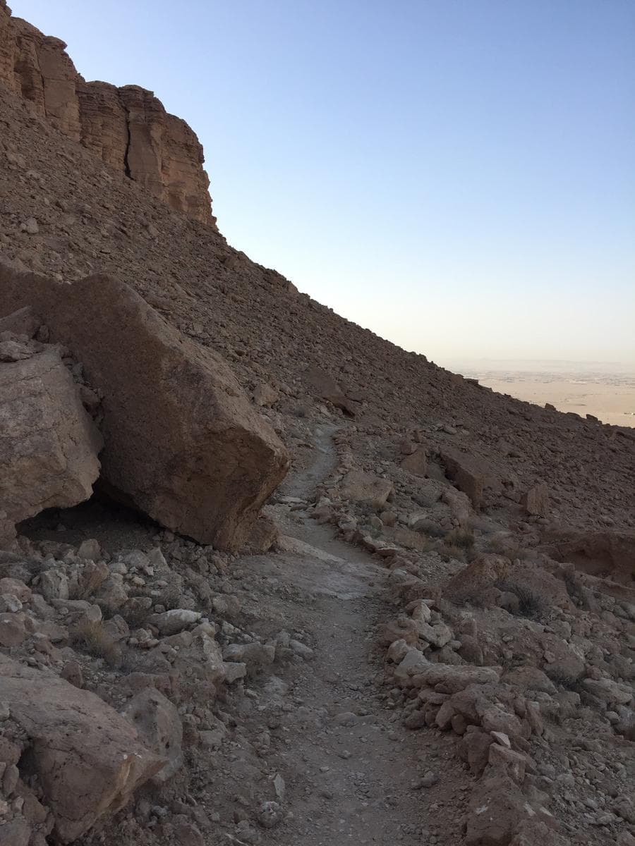 Mendaki di Jalur Al-Manjur